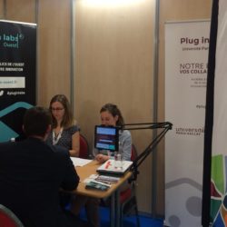 PIL_Stand_Pluginlabs